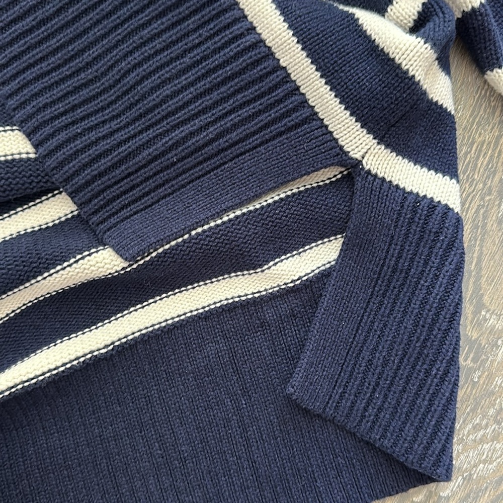 NWOT Gap split hem sweater - Picture 4 of 5
